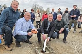 Grundsteinlegung für Familie Zahns "Stadtgärtnerei" in der August-Bebel-Straße.