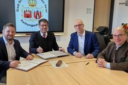 Vertragsunterzeichnung zur Durchführung von Aufgaben des Rettungsdienstes.