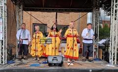 Die ukrainische Folkloregruppe "Potpourri" sorgte für Stimmung auf der Osteuropa-Bühne vor der "Werft".