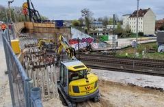 Viele Betonbohrpfähle künden von den Stützungsmaßnahmen der nördlichen Bestandsbauten.