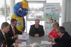 Frank Robby Wallis, Jens-Uwe Oppenborn, Michael Kenzler, Dr. Dietlind Tiemann und Klaus-Dieter Preuß bei der Vertragsunterzeichnung; im Hintergrund "Beetzi"