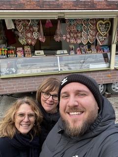 StWB-Pressesprecherin HeideTraemann (links), Integrationsbeauftragte Katrin Tietz und Tobias Borchers begleiten die Aktion "Stille Stunden"