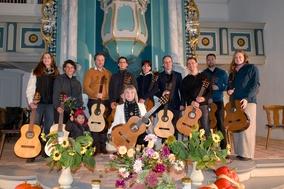 Menschen mit Gitarren