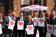 Unser Herz schlägt kreisfrei: Dr. Martin Wilke, Frankfurt (Oder), Jann Jakobs, Potsdam, Dr. Dietlind Tiemann, Brandenburg an der Havel, Dr. Jens Triebel, Suhl, Stefan Wolf, Weimar, Dr. Stefan Articus, Hauptgeschäftsführer Deutscher Städtetag, Dr. Arthur König, Greifswald