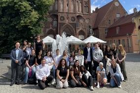Gruppenbild vor dem Altstädtischen Rathaus