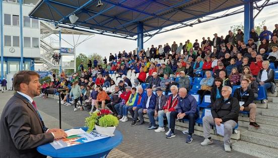 Oberbürgermeister Steffen Scheller hieß die Gäste aus aller Welt herzlich in Brandenburg an der Havel willkommen.