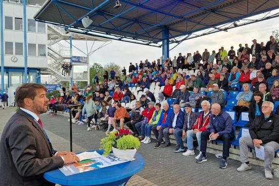 Oberbürgermeister Steffen Scheller hieß die Gäste aus aller Welt herzlich in Brandenburg an der Havel willkommen.