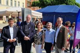 Bereit für den Bürgerdialog: Oberbürgermeister Steffen Scheller und Wissenschaftler.