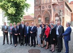 Gruppenfoto vor dem Altstädtischen Rathaus