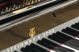 Neuer Konzertflügel für die Musikschule „Vicco von Bülow“