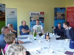 EM-Teilnehmer Max Gabel aus Neuruppin (3. von rechts) berichtet über seine sportlichen Ziele. EM-Teilnehmer Max Gabel aus Neuruppin (3. von rechts) berichtet über seine sportlichen Ziele.