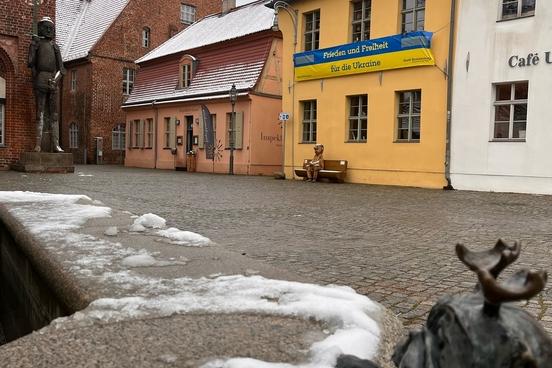 „Frieden und Freiheit für die Ukraine“ Mahnwache vor dem Altstädtischen Rathaus