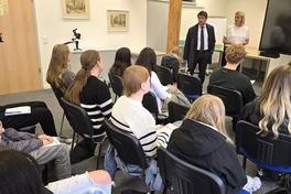 Oberbürgermeister Steffen Scheller stand den Jugendlichen im Verwaltungsquartier in der Klosterstraße Rede und Antwort.