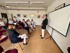 In einer Präsentation wurden die aktuellen Projekte im Rahmen des „Pakts für Pflege" vorgestellt.