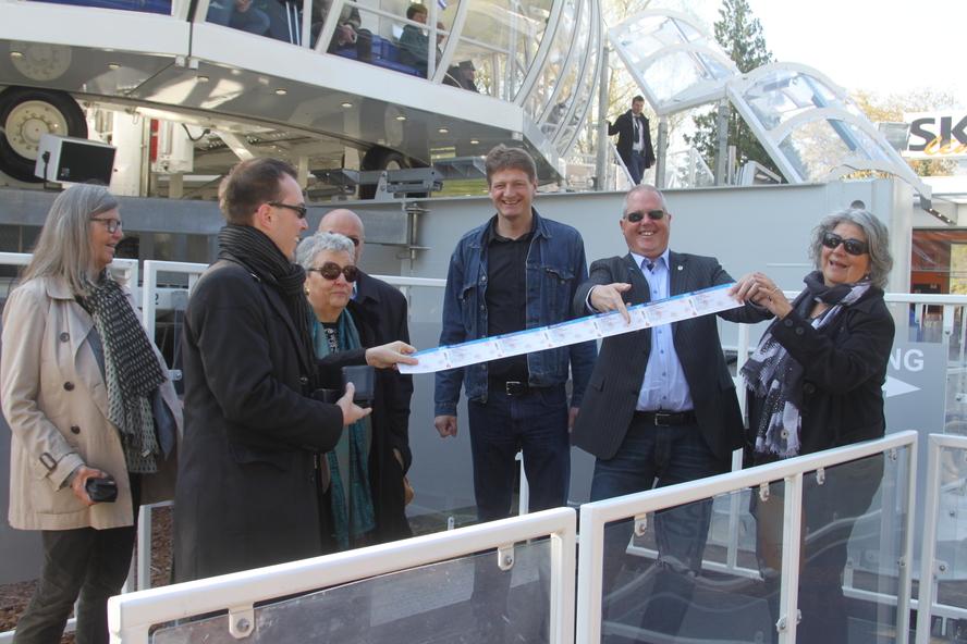 BUGA Skyliner Personen mit Eintrittskarten für den Skyliner