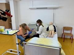 Die Beteiligten hospitierten auch im Praxisunterricht.