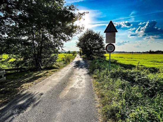 Derzeit gilt in einem Bereich des Göttiner Steiges Tempo 10, Radfahrer sollten absteigen