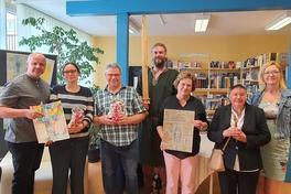 Die erwachsenen Preisträgerinnen und Preisträger mit Roland und Veranstaltern.