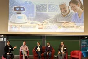 Die Experten beim Podiumsgespräch im Austausch mit dem Publikum.