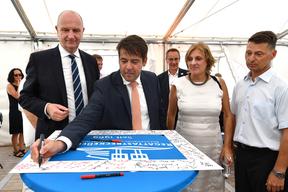 Festakt Festakt: Regattastreckenchef Uwe Philipp (rechts) bittet Ministerpräsident Dietmar Woidke, Oberbürgermeister Steffen Scheller und Sportministerin Brit