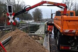 Der städtische Bauhof realisiert die Umsetzung des Andreaskreuzes.