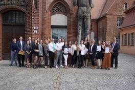 Erfolgreiche Ausbildung – Arbeitsverträge wurden überreicht