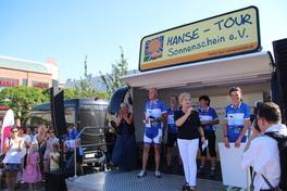 Teilnehmer der 19. Hanse-Tour-Sonnenschein in Brandenburg an der Havel empfangen