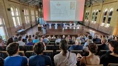 Oberbürgermeister Steffen Scheller sprach bei der Abiturientenpreis-Verleihung 2024 im Audimax.