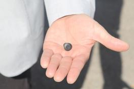 Klein, aber wichtig: Der neue Ident-Chip für die Mülltonnen