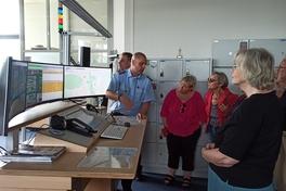 Senioren konnten einen Blick in die Leitstelle werfen