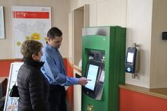 Verkehrsbetriebe präsentieren neuen Fahrscheinautomat und modernisierten Triebwagen