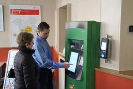 Verkehrsbetriebe präsentieren neuen Fahrscheinautomat und modernisierten Triebwagen