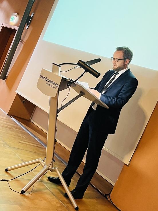 Bürgermeister Michael Müller eröffnete das Symposium stellvertretend für Oberbürgermeister Steffen Scheller.