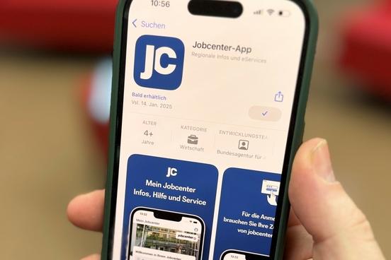 Ab dem 14. Januar 2025 kann die Jobcenter-App aus den gängigen App-Stores heruntergeladen werden.