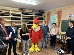 Anwesende im Gespräch