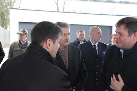 Oberbürgermeister Steffen Scheller begrüßt den Innenminister und den Finanzminister