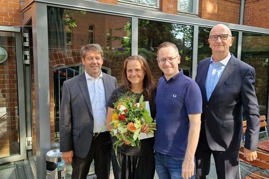 Melanie Schulz mit Oberbürgermeister Steffen Scheller, JuKuFa-Geschäftsführer Andreas Walz, Ministerpräsident Dietmar Woidke.