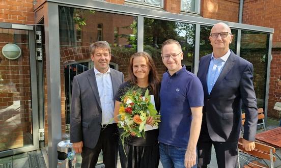 Melanie Schulz mit Oberbürgermeister Steffen Scheller, JuKuFa-Geschäftsführer Andreas Walz, Ministerpräsident Dietmar Woidke.