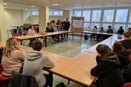 Oberbürgermeister Steffen Scheller vor Ort in der Oberschule Nord.