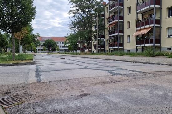 Der Unterschied ist deutlich: Die Prignitzstraße am 23. und am 30. Juli 2024.