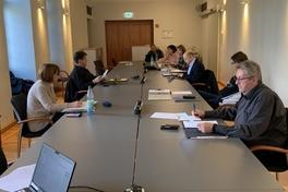 Oberbürgermeister und Verwaltungsstab beraten sich