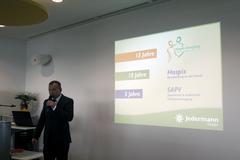 Sven Rohde begrüßte die Gäste und stellte die Hospizbewegung in Brandenburg an der Havel vor.