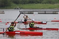 Zieleinlauf mit drei Kanus