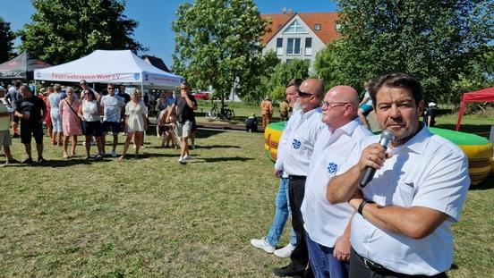 Oberbürgermeister Steffen Scheller gratulierte zum Ortsjubiläum.