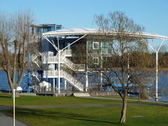 Die Regattastrecke "Beetzsee" verbindet beispielgebend Tradition und Zukunft, wie die Erweiterung des "alten" Zielturms durch einen modernen Anbau eindrucksvoll zeigt.