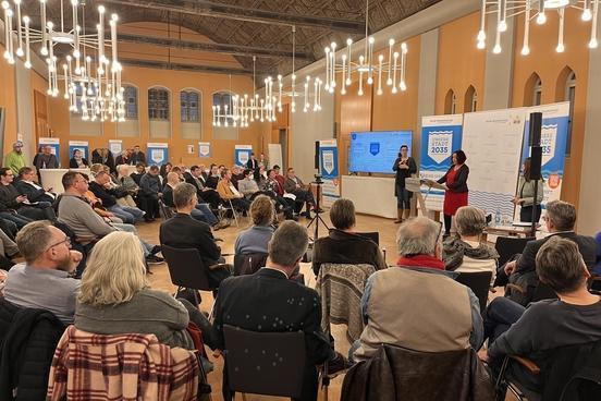 Besucher der Abschlussveranstaltung