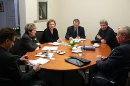 Oberbürgermeisterin im Gespräch mit Kleingärtnern