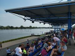 Tribüne Schon bei den Vor- und Zwischenläufen war die Tribüne gut besetzt. Am Wochenende wird es garantiert richtig voll.