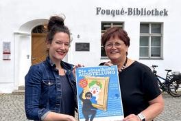 Cally Stronk (links) und Cornelia Stabrodt, Direktorin der Fouqué-Bibliothek,