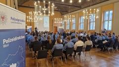 Beigeordneter Thomas Barz begrüßte die Polizei-Neuzugänge im Namen der Stadt Brandenburg an der Havel.